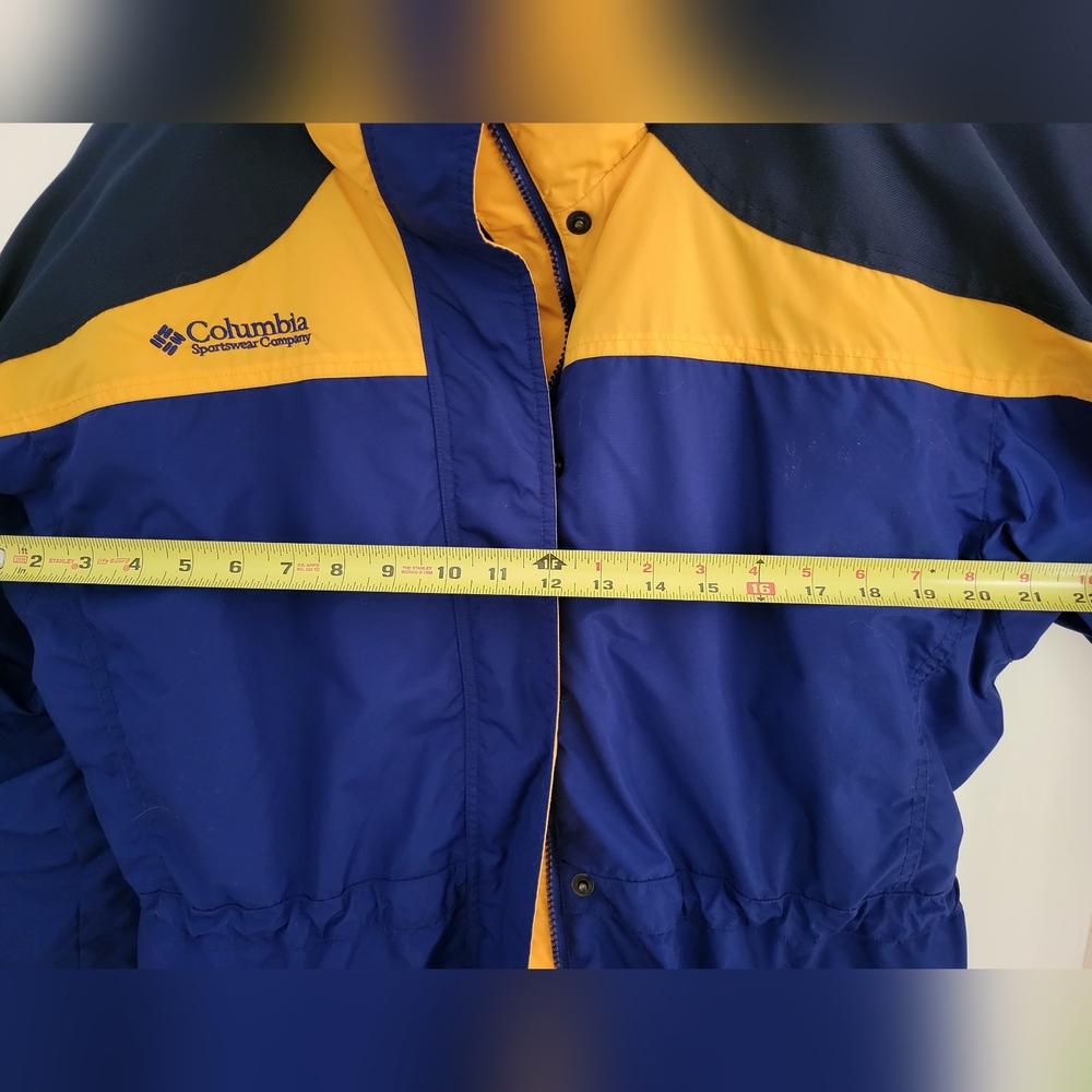 Women's Columbia Coat Size Medium - Picture 8 of 8